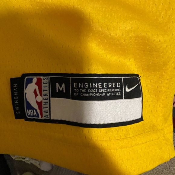 Lakers LeBron James Jersey - Picture 2 of 4